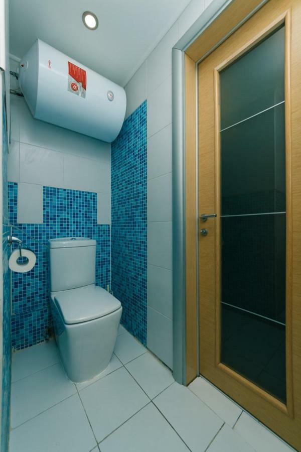 Alex Apartments On Lva Tolstogo Kiev Esterno foto